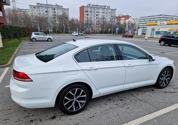 Volkswagen Passat cena 61900 przebieg: 114500, rok produkcji 2015 z Wrocław małe 92